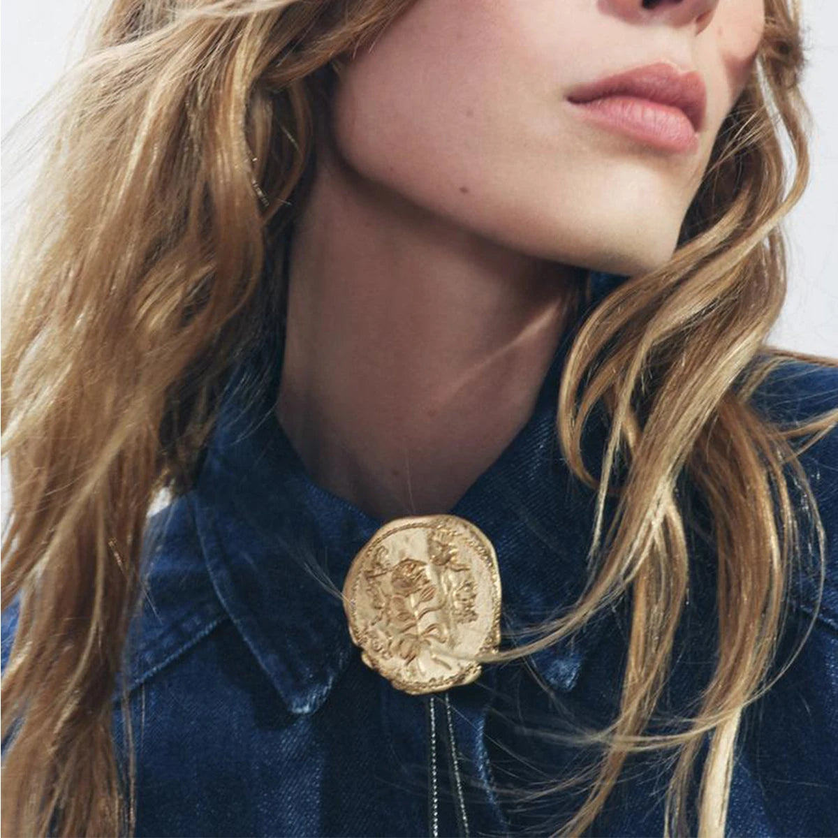 Vintage Style Round Metal Pendant for Women