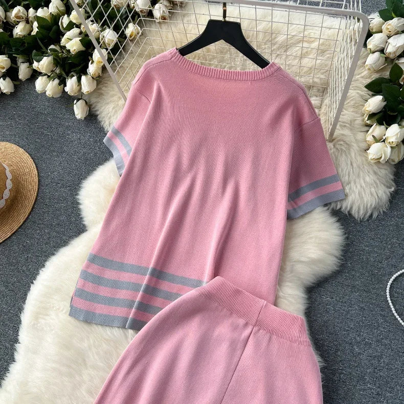 Stili alla moda Idle Sensibility Top in maglia a righe con blocchi di colore, vestibilità ampia, snellente, spacchi laterali, set da 2 pezzi