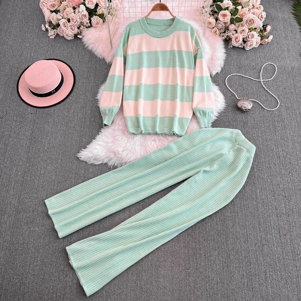2024 Hiver Nouveau Style Idle Tricot Rayé Col Rond Haut Polyvalent Bas Cloche Pull Ensemble 2 Pièces À La Mode