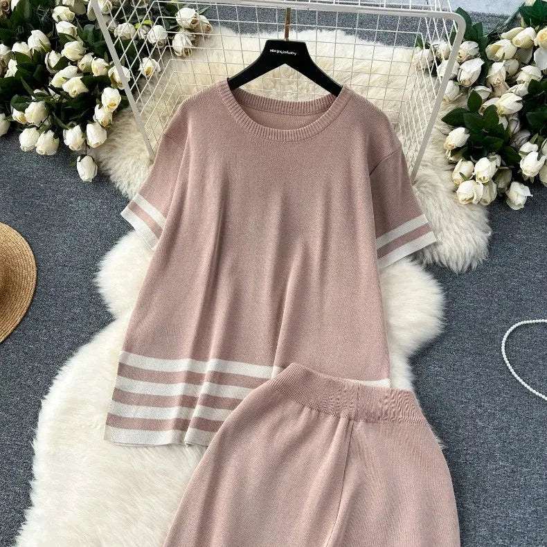 Stili alla moda Idle Sensibility Top in maglia a righe con blocchi di colore, vestibilità ampia, snellente, spacchi laterali, set da 2 pezzi