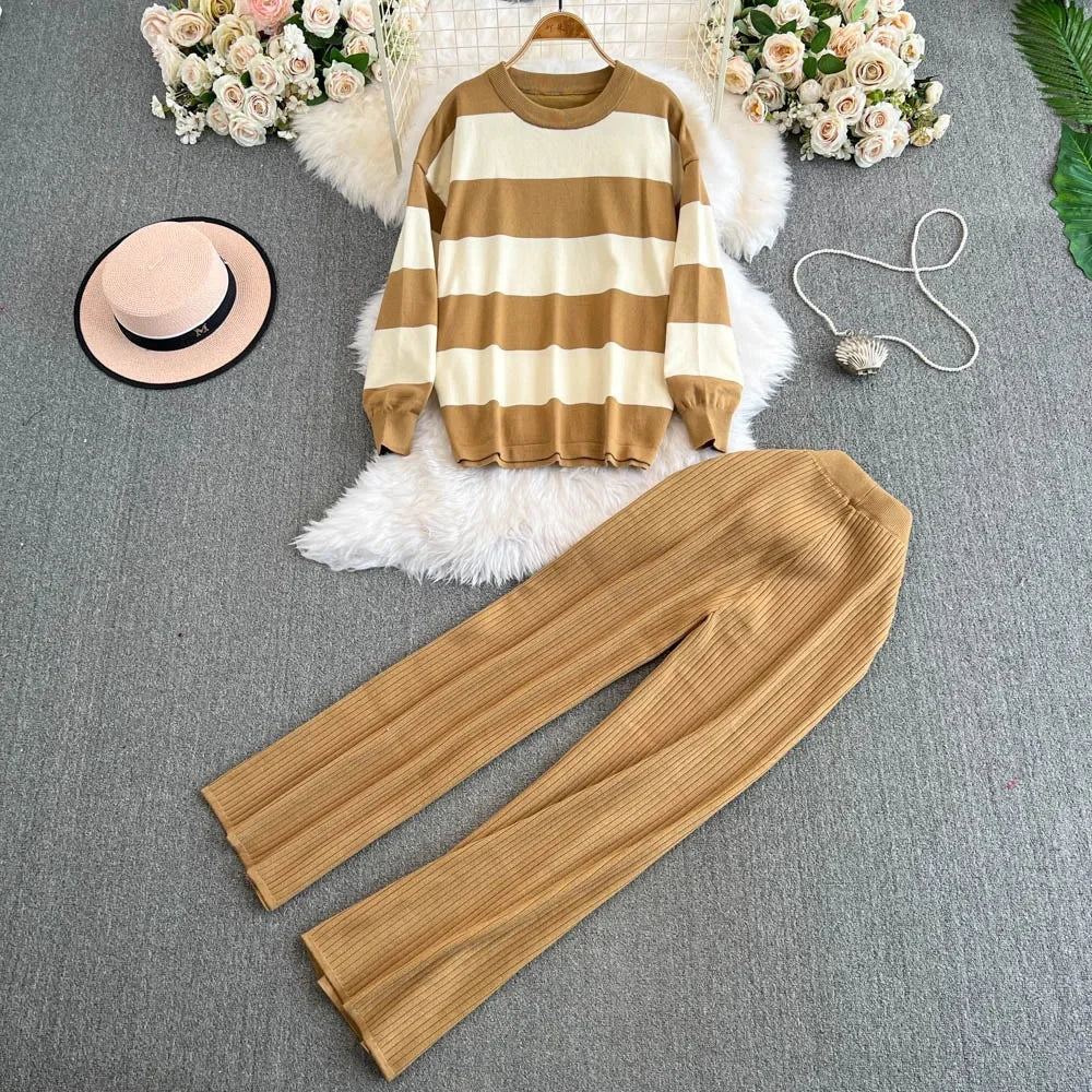 2024 Hiver Nouveau Style Idle Tricot Rayé Col Rond Haut Polyvalent Bas Cloche Pull Ensemble 2 Pièces À La Mode