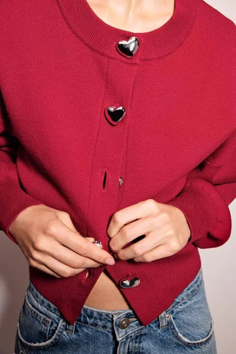New round neck heart shaped single breasted long sleeved knitted sweater