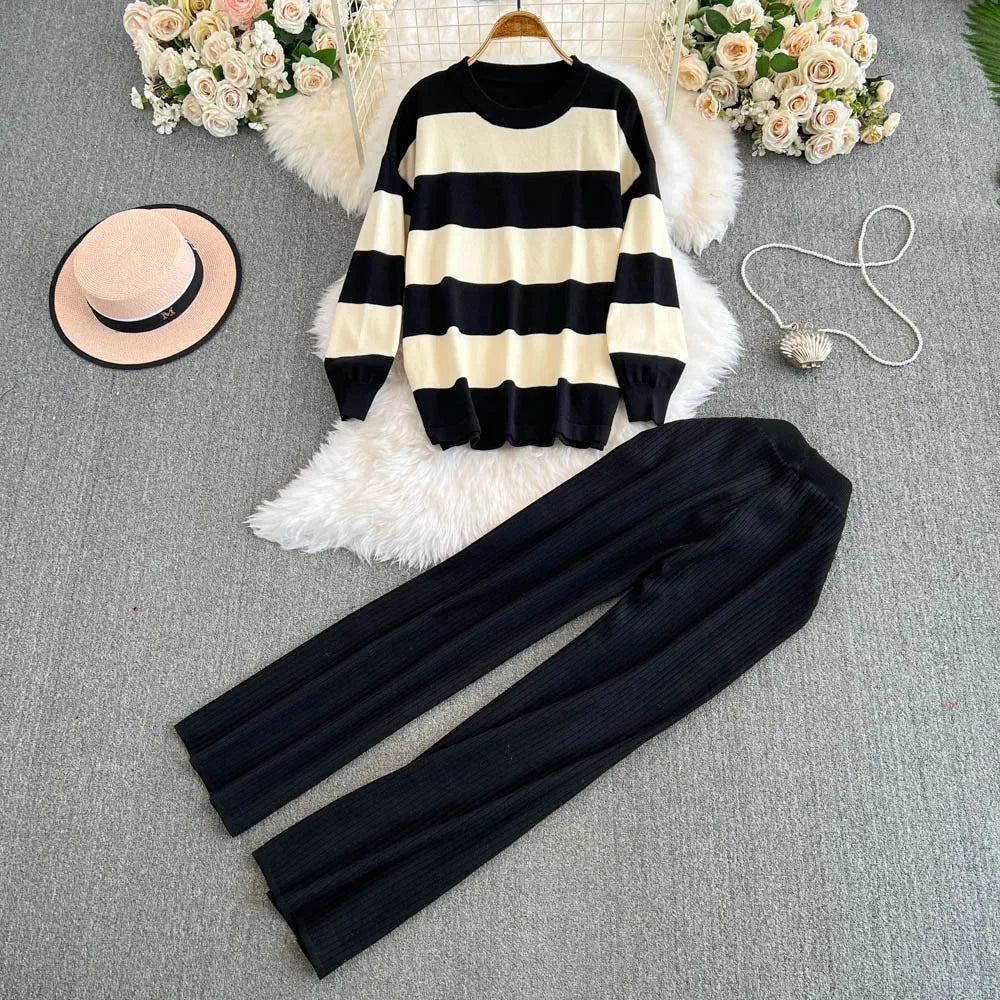 2024 Hiver Nouveau Style Idle Tricot Rayé Col Rond Haut Polyvalent Bas Cloche Pull Ensemble 2 Pièces À La Mode