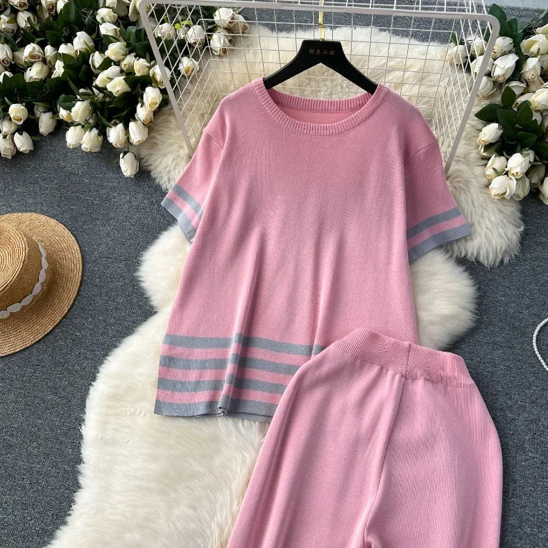 Stili alla moda Idle Sensibility Top in maglia a righe con blocchi di colore, vestibilità ampia, snellente, spacchi laterali, set da 2 pezzi