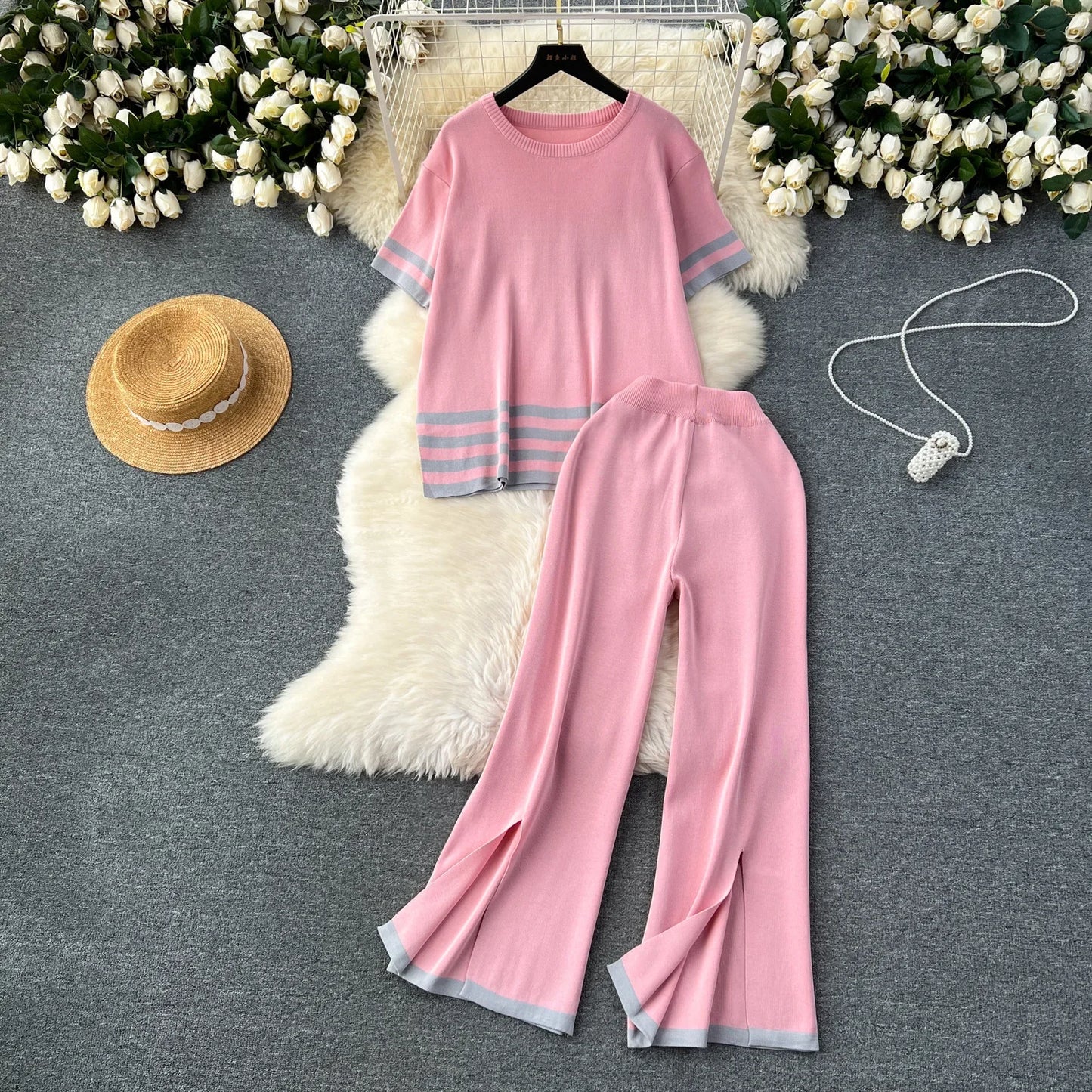 Stili alla moda Idle Sensibility Top in maglia a righe con blocchi di colore, vestibilità ampia, snellente, spacchi laterali, set da 2 pezzi