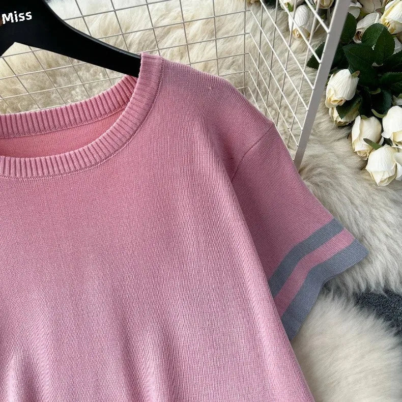 Stili alla moda Idle Sensibility Top in maglia a righe con blocchi di colore, vestibilità ampia, snellente, spacchi laterali, set da 2 pezzi