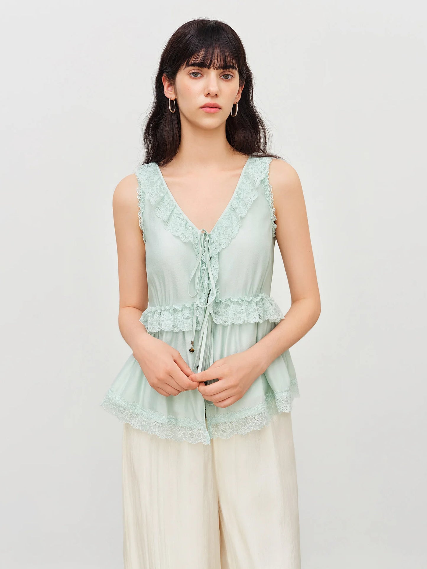Women's 2026 Summer New Arrival Pearlescent Lace Sleeveless Blouse V-Neck Elegant Top V-neck Lace Decoration Shirts