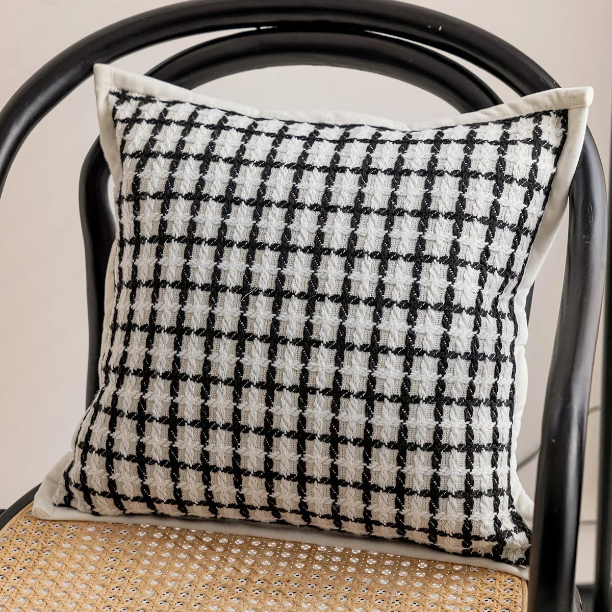 Modern Black and White Cushion Cover Light Luxury