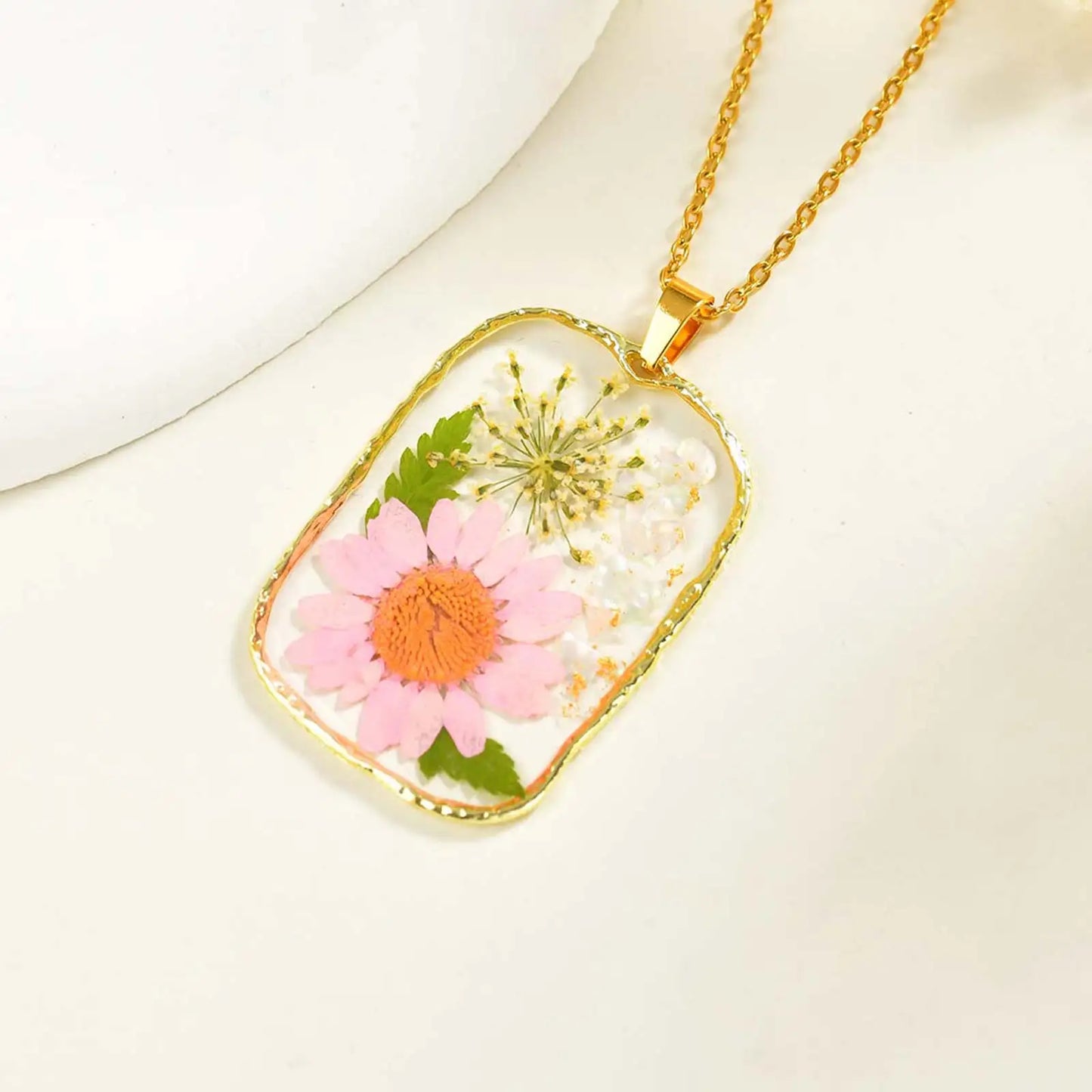 Flowers Pendant Necklace for Women,Resin Geometric Dry Flower Necklaces,Stainless Steel Charms Jewelry Gift