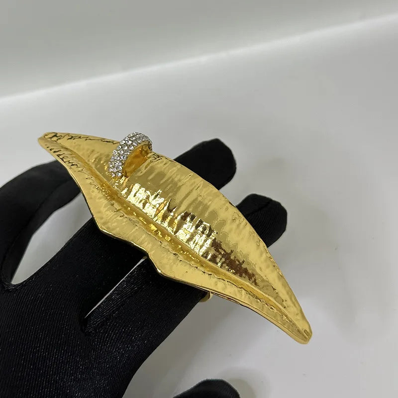 Exaggerated Personality Metal Golden Plated Lips Shaped Adjustable Ring For Women