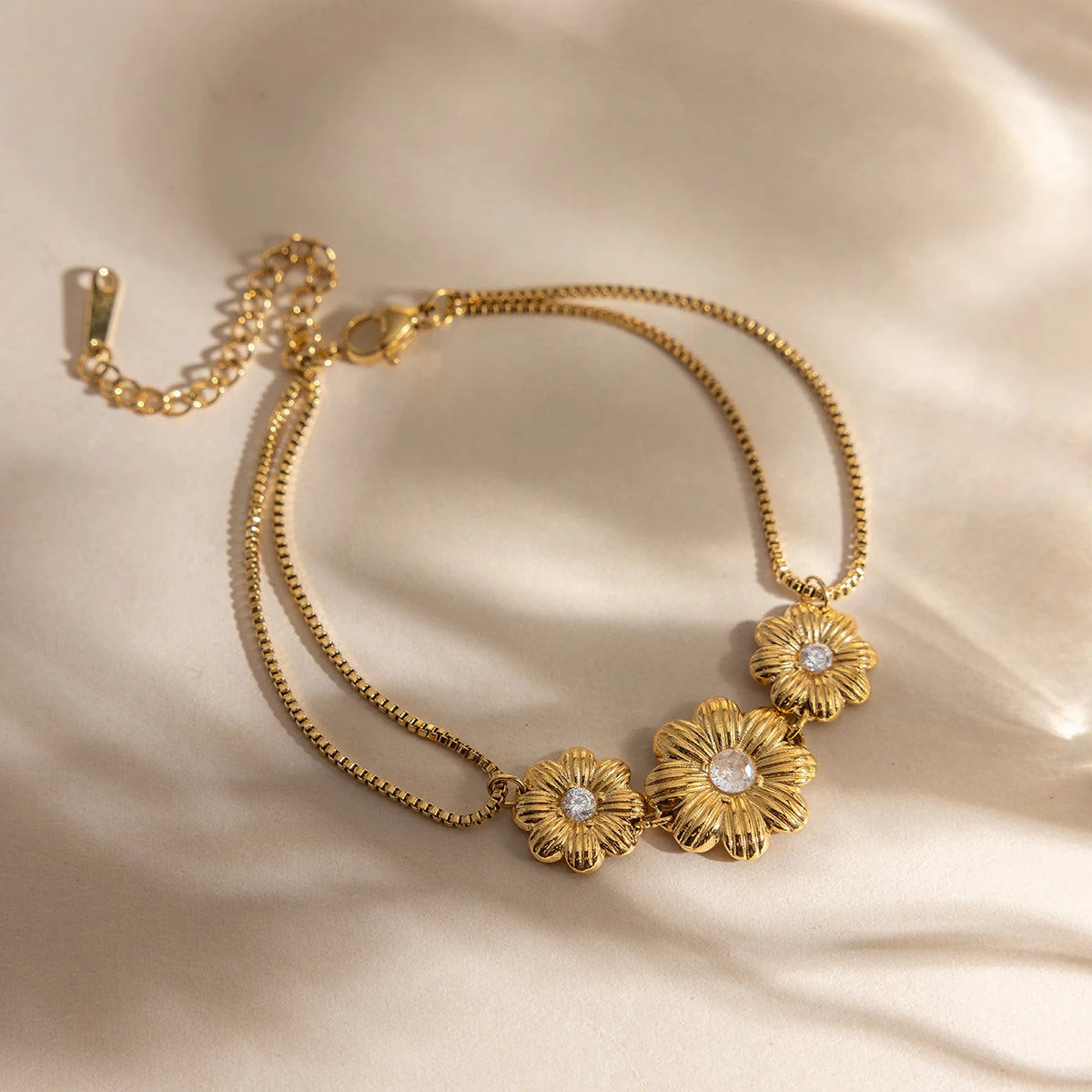 Exquisite Fashion Daisy Flower Bracelet Bangle For Women 18K Gold Plated Stainless