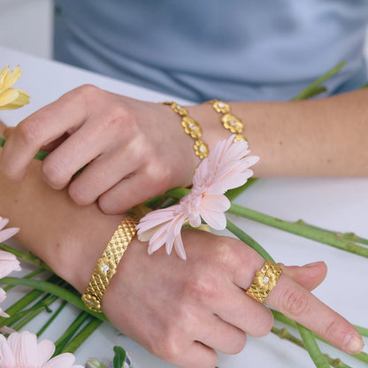 Exquisite Fashion Daisy Flower Bracelet Bangle For Women 18K Gold Plated Stainless