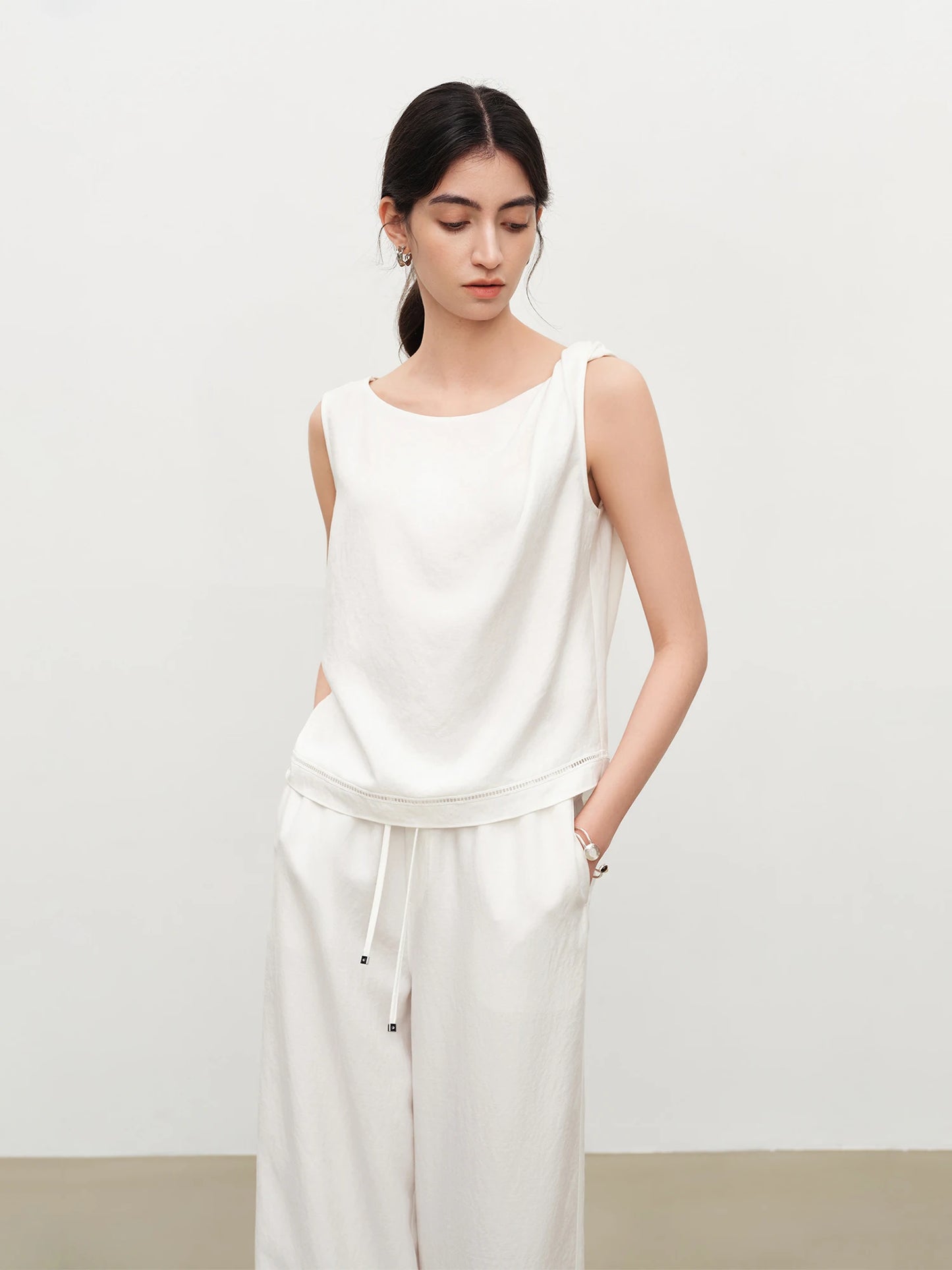 Relaxed Old Money Style White Shirt and Casual Style Pants Set for Women 2026 Summer New Arrival Resort Casual Outfit