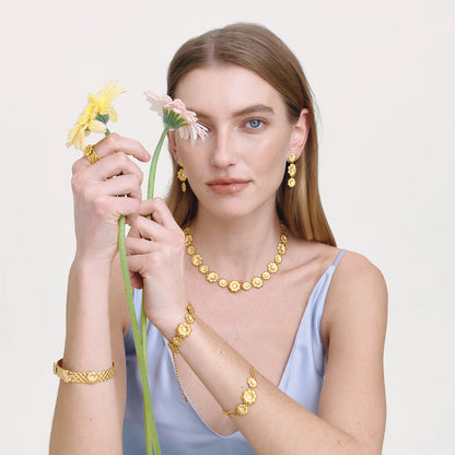 Exquisite Fashion Daisy Flower Bracelet Bangle For Women 18K Gold Plated Stainless